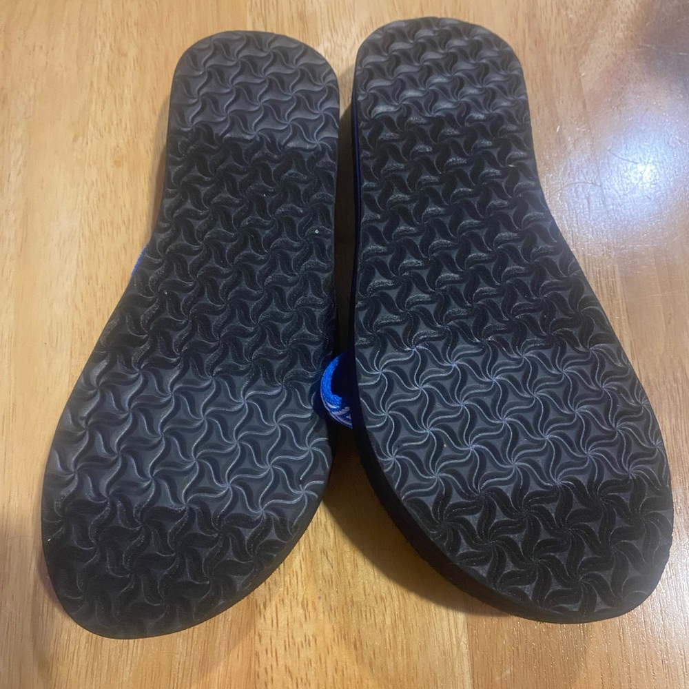 NWOT Teva Sandals - Picture 2 of 3